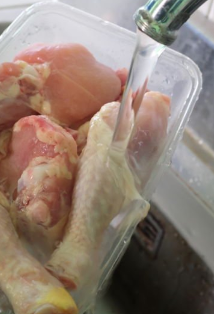 cleaning of pieces for tandoori chicken